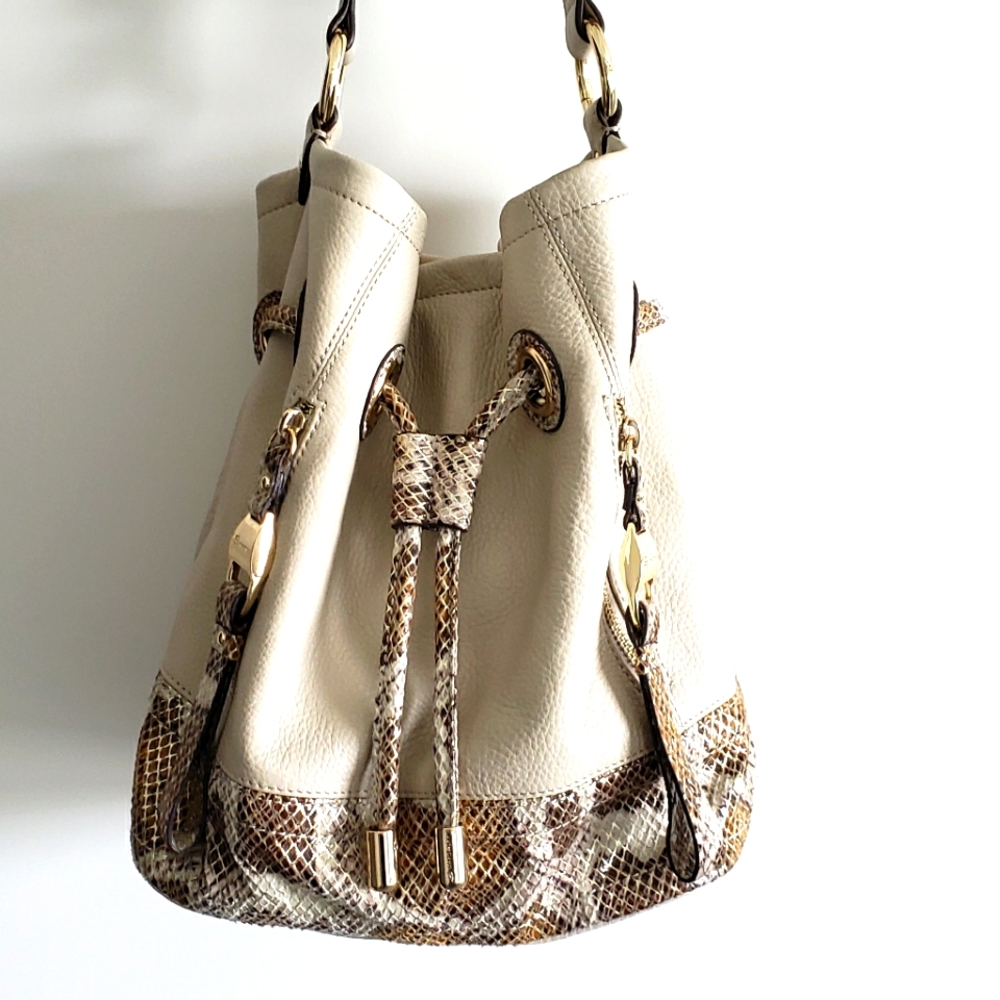 Makowsky bucket bag